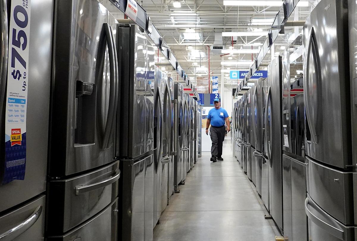 Workday Stock Dive: Q4 Beat Overshadowed by Weak FY27 Guidance